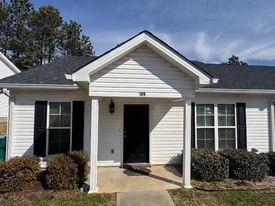 109 Dry Branch Ct in Greenwood, SC - Building Photo