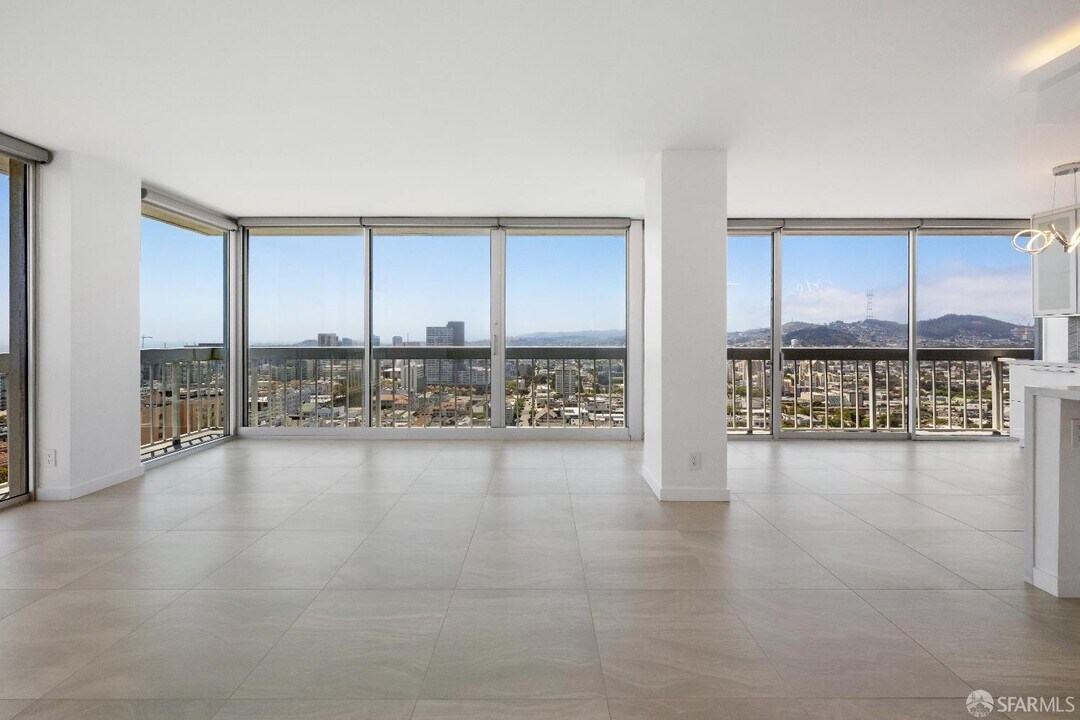 2200 Sacramento St in San Francisco, CA - Building Photo