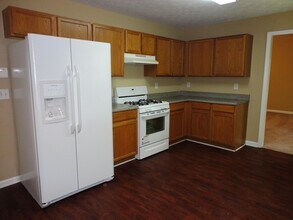 7023 Hillcrest Chase Ln in Austell, GA - Building Photo - Building Photo