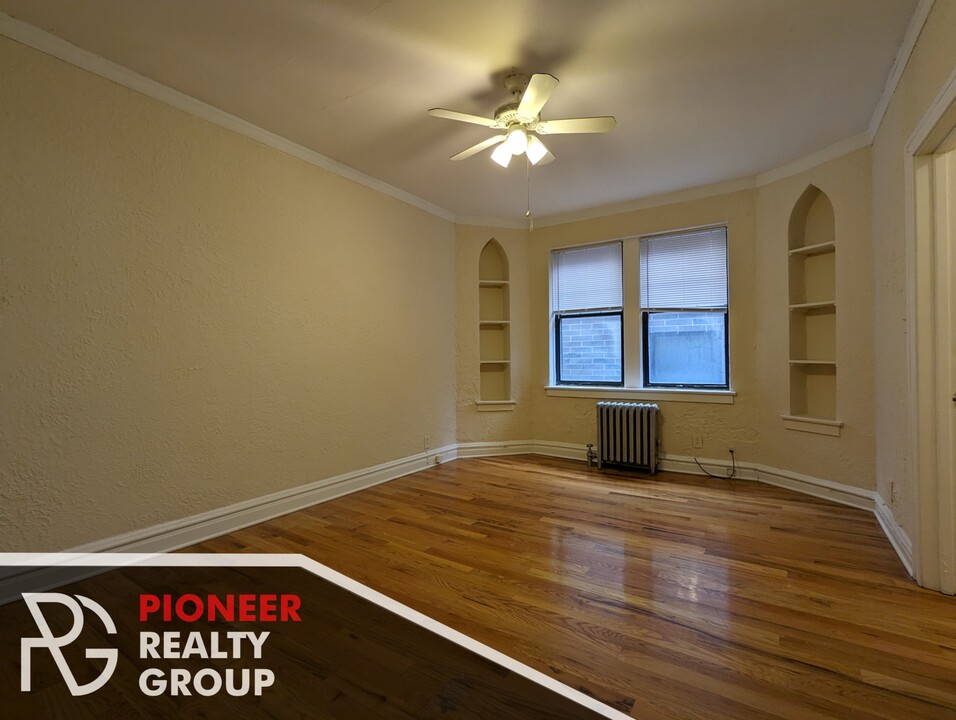 4831 N Damen Ave, Unit 307 in Chicago, IL - Building Photo