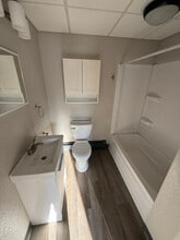 112 W 1st St, Unit 102 N Farley Unit B in Monticello, IA - Building Photo - Building Photo