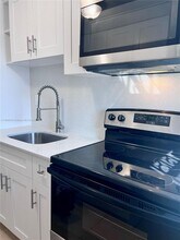 3490 SW 9th St in Miami, FL - Building Photo - Building Photo