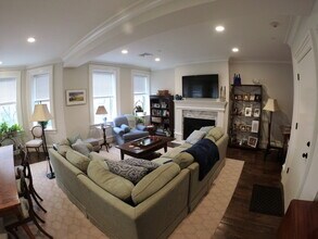 11 Alton Pl, Unit 2 in Brookline, MA - Foto de edificio - Building Photo