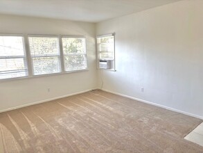 760 S Barrington Ave, Unit #4 in Los Angeles, CA - Building Photo - Building Photo