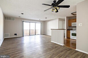 211 Woodhollow Dr in Evesham, NJ - Building Photo