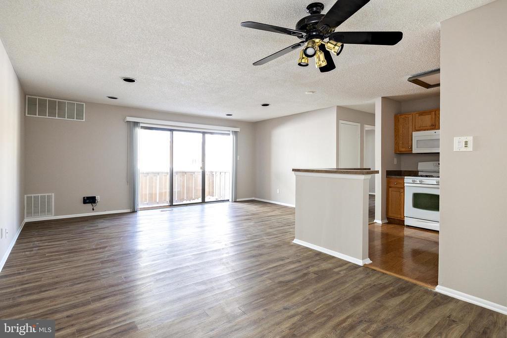 211 Woodhollow Dr in Evesham, NJ - Building Photo