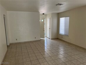 1628 Starridge Way in Las Vegas, NV - Building Photo - Building Photo