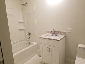 48 Center Hill Rd, Unit 48A in Manchester Center, VT - Foto de edificio - Building Photo