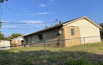 102 Butler Ave in Pocola, OK - Building Photo - Building Photo