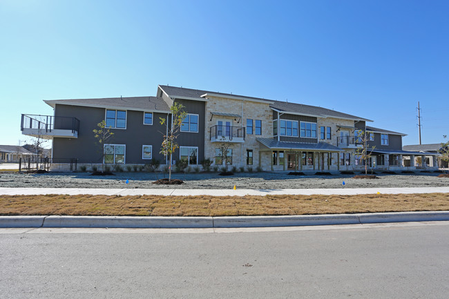 The Trails at Carmel Creek in Hutto, TX - Foto de edificio - Primary Photo