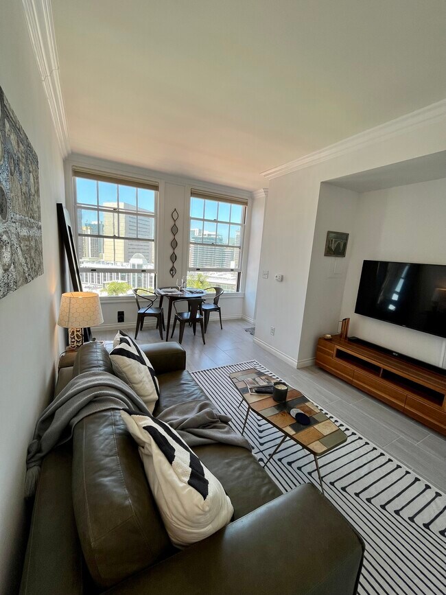 702 Ash St, Unit 500 in San Diego, CA - Building Photo - Building Photo