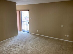 7450 Holly Hill Dr, Unit 114 in Dallas, TX - Building Photo - Building Photo