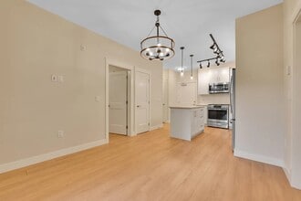11077 Ravine Rd in Surrey, BC - Building Photo - Building Photo