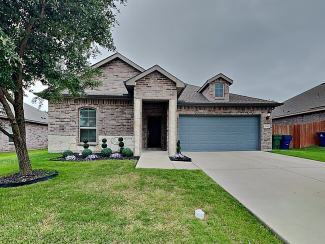 property at 1548 Woodlake Dr