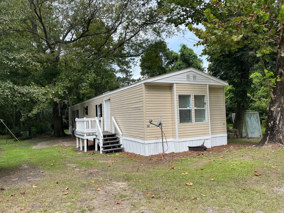 3301 Ogeechee Rd in Savannah, GA - Building Photo