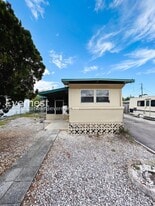 2133 Melody Dr in Holiday, FL - Building Photo