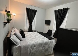 42 Harding Terrace, Unit 1 in Newark, NJ - Foto de edificio - Building Photo