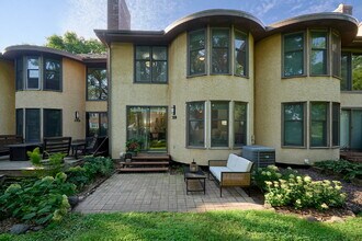 3120 Dean Ct in Minneapolis, MN - Building Photo - Building Photo