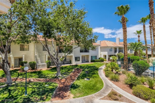 7640 Rolling View Dr in Las Vegas, NV - Building Photo - Building Photo