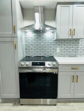 8005 Bowen St in Houston, TX - Building Photo - Building Photo