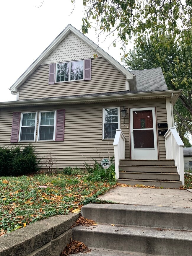 1369 Saint Clair Ave, Unit Upper