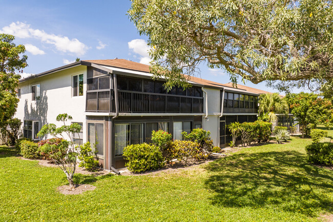 5750 Phoenix Palm Ct in Delray Beach, FL - Foto de edificio - Building Photo