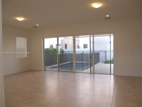 10053 NW 76th Ter in Doral, FL - Building Photo - Building Photo