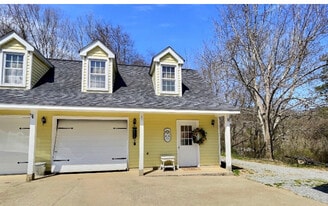 2228 Baker Rd in Goodlettsville, TN - Building Photo