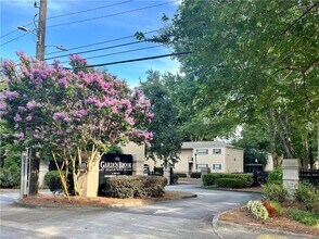 311 Peachtree Hills Ave NE in Atlanta, GA - Building Photo - Building Photo