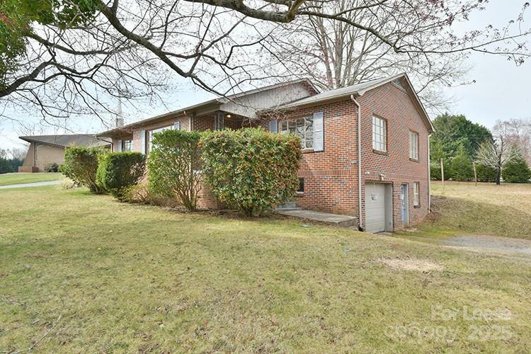 2127 5th St NE in Hickory, NC - Building Photo