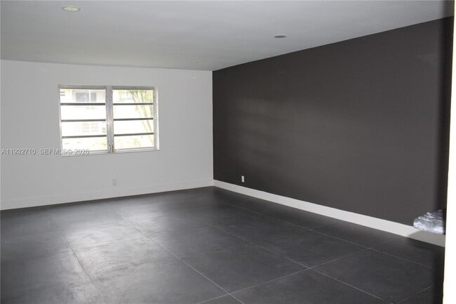 5140 SW 40th Ave in Fort Lauderdale, FL - Building Photo - Building Photo