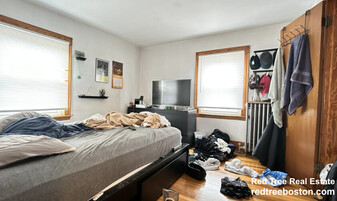 27 South Crescent Circuit, Unit A in Boston, MA - Building Photo