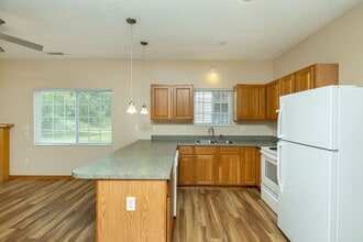 Riverwood in Pleasant Hill, IA - Building Photo - Building Photo