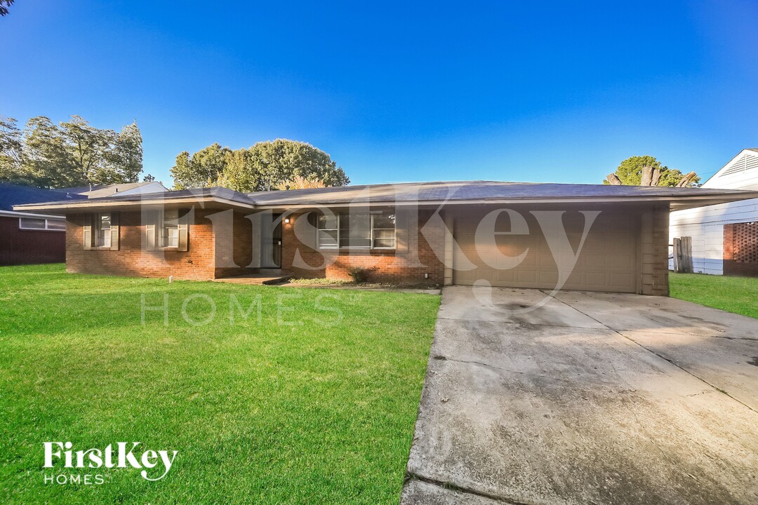 1736 Borden Dr in Memphis, TN - Building Photo