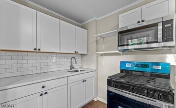 6 Armstrong St in South Bound Brook, NJ - Building Photo - Building Photo