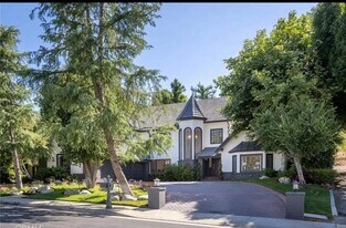 4637 Westchester Dr in Woodland Hills, CA - Building Photo