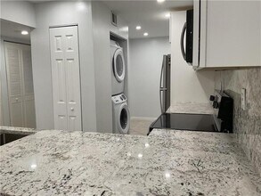6800 Cypress Rd in Plantation, FL - Building Photo - Building Photo