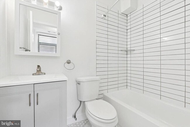 319 S 10th St in Philadelphia, PA - Foto de edificio - Building Photo