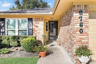 6760 Gladys Ave in Beaumont, TX - Foto de edificio - Building Photo