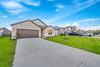 11617 Whirlaway Dr in Willis, TX - Building Photo - Building Photo