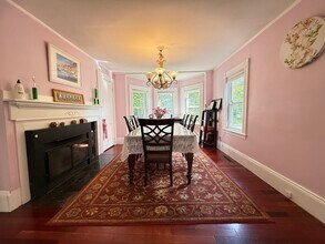 581 Grove St in Newton, MA - Foto de edificio - Building Photo