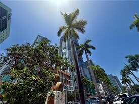 244 Biscayne Blvd in Miami, FL - Building Photo