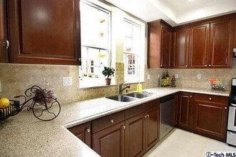 1130 E Colorado St, Unit 208 in Glendale, CA - Foto de edificio - Building Photo