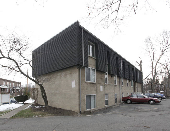 University Manor in Columbus, OH - Foto de edificio - Building Photo