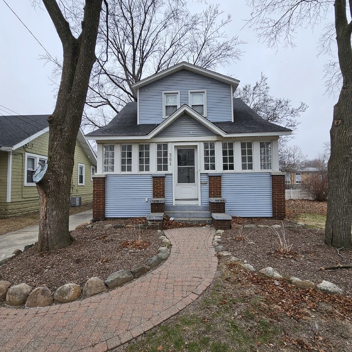 361 Detroit Ave in Royal Oak, MI - Foto de edificio