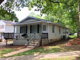 735 Edwards St in Chapel Hill, NC - Building Photo
