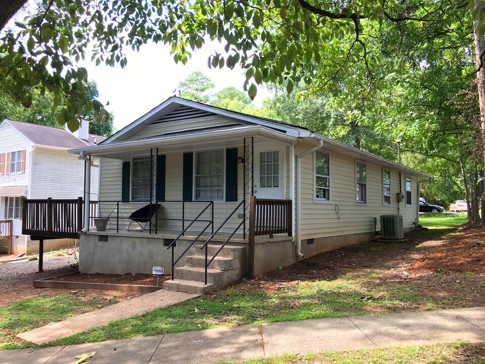735 Edwards St in Chapel Hill, NC - Building Photo