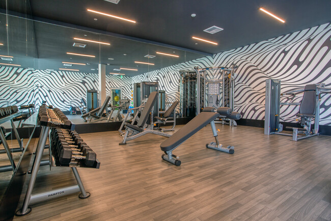 The Crest in Long Beach, CA - Building Photo - Interior Photo