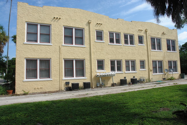 325 Ohio Pl in Sarasota, FL - Foto de edificio - Building Photo