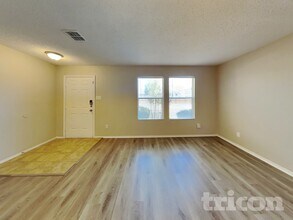 2983 Celian Dr in Grand Prairie, TX - Foto de edificio - Building Photo